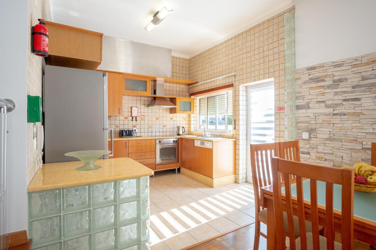 8 Rodrigues Family House - Villa With Patio Nazaré Zewnętrze zdjęcie