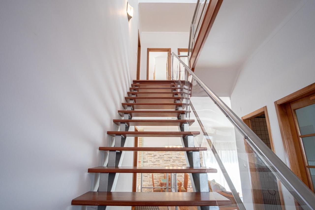 8 Rodrigues Family House - Villa With Patio Nazaré Zewnętrze zdjęcie
